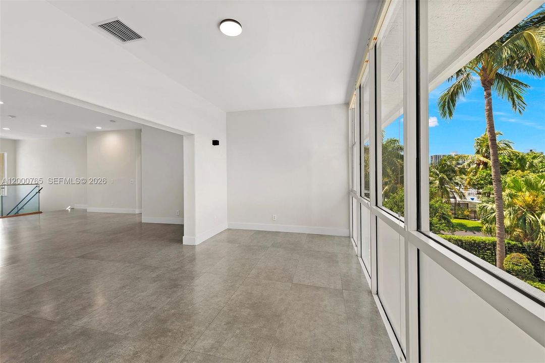 For Rent: $24,995 (7 beds, 5 baths, 5356 Square Feet)