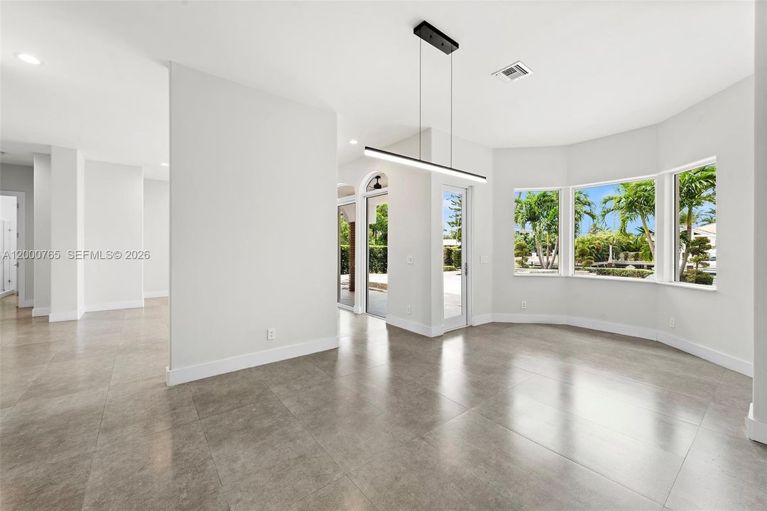 For Rent: $24,995 (7 beds, 5 baths, 5356 Square Feet)