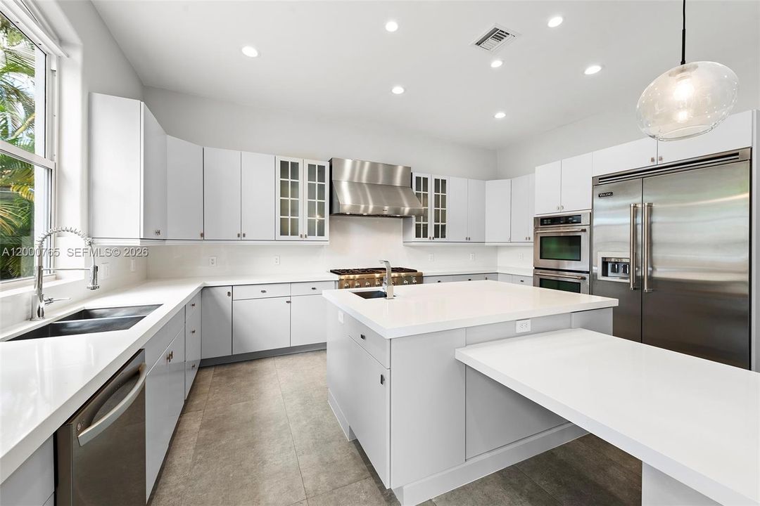 For Rent: $24,995 (7 beds, 5 baths, 5356 Square Feet)