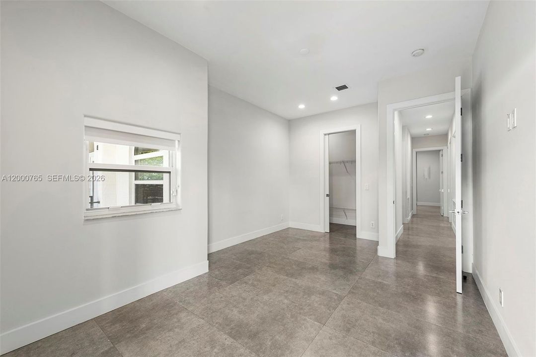 For Rent: $24,995 (7 beds, 5 baths, 5356 Square Feet)