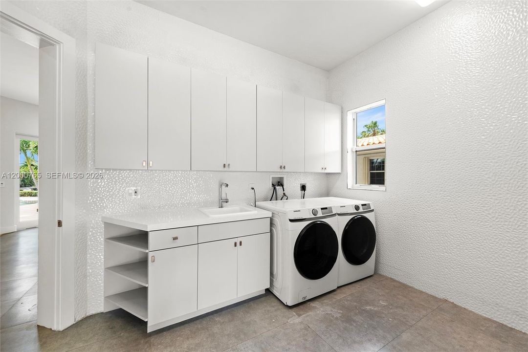 For Rent: $24,995 (7 beds, 5 baths, 5356 Square Feet)