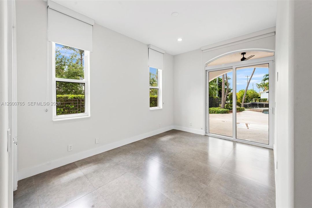For Rent: $24,995 (7 beds, 5 baths, 5356 Square Feet)