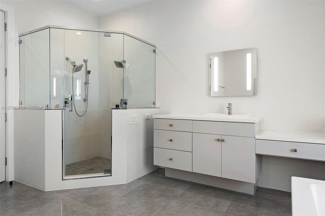 For Rent: $24,995 (7 beds, 5 baths, 5356 Square Feet)