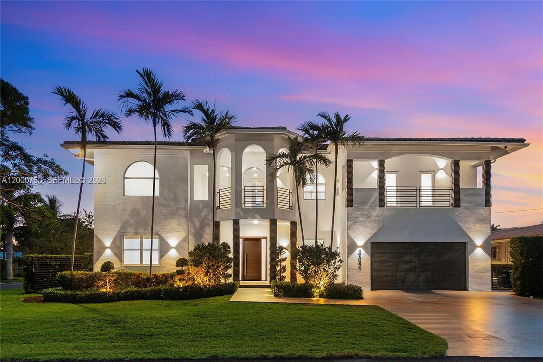 For Rent: $24,995 (7 beds, 5 baths, 5356 Square Feet)
