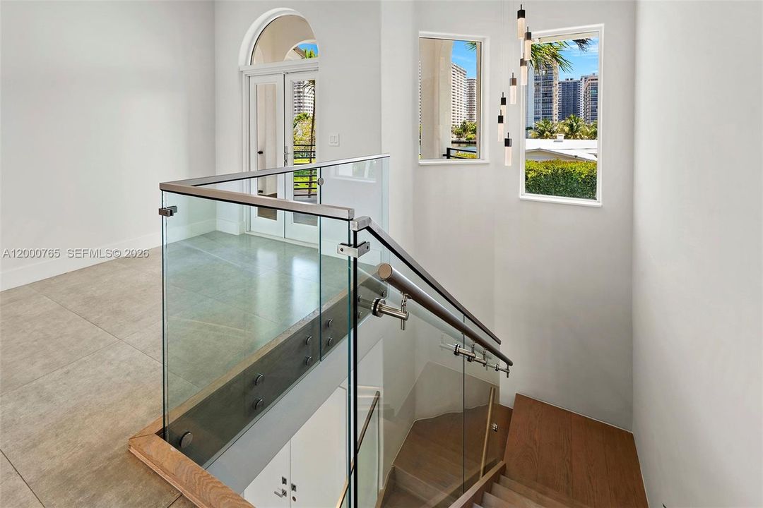For Rent: $24,995 (7 beds, 5 baths, 5356 Square Feet)