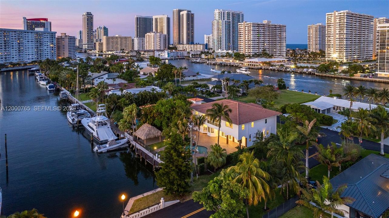 For Rent: $24,995 (7 beds, 5 baths, 5356 Square Feet)