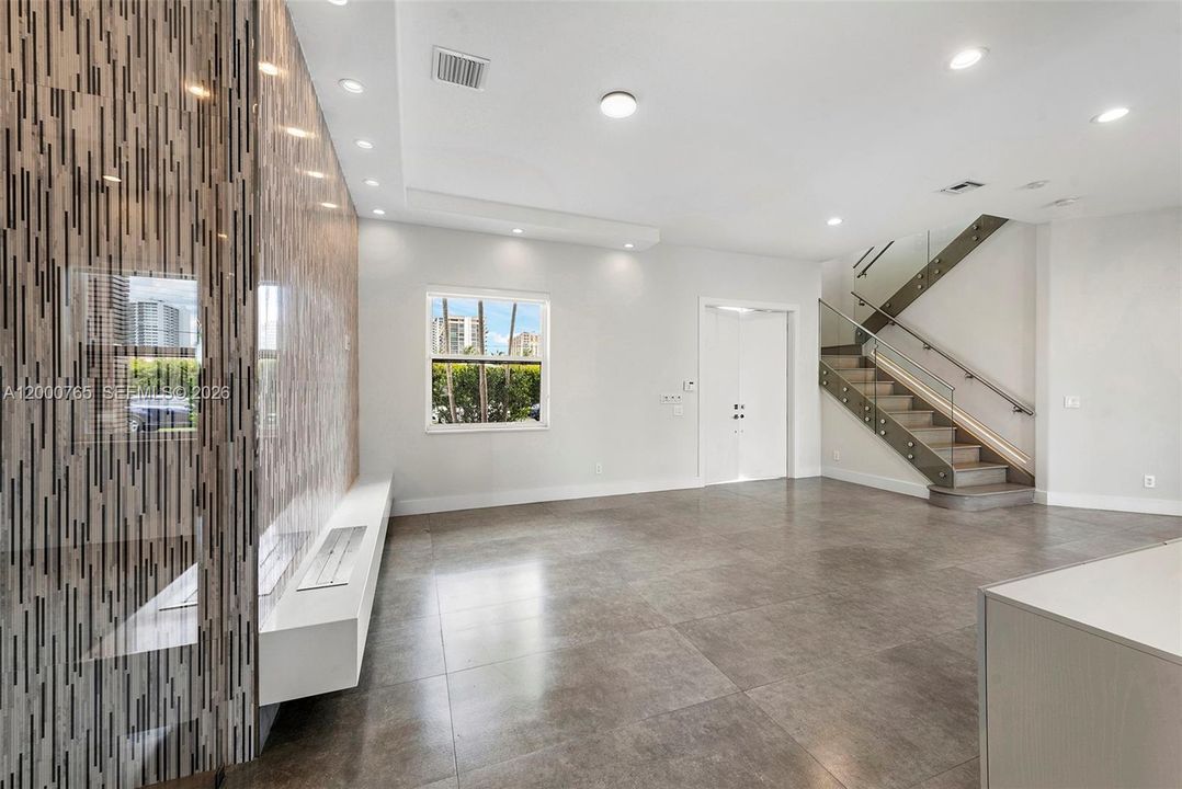 For Rent: $24,995 (7 beds, 5 baths, 5356 Square Feet)