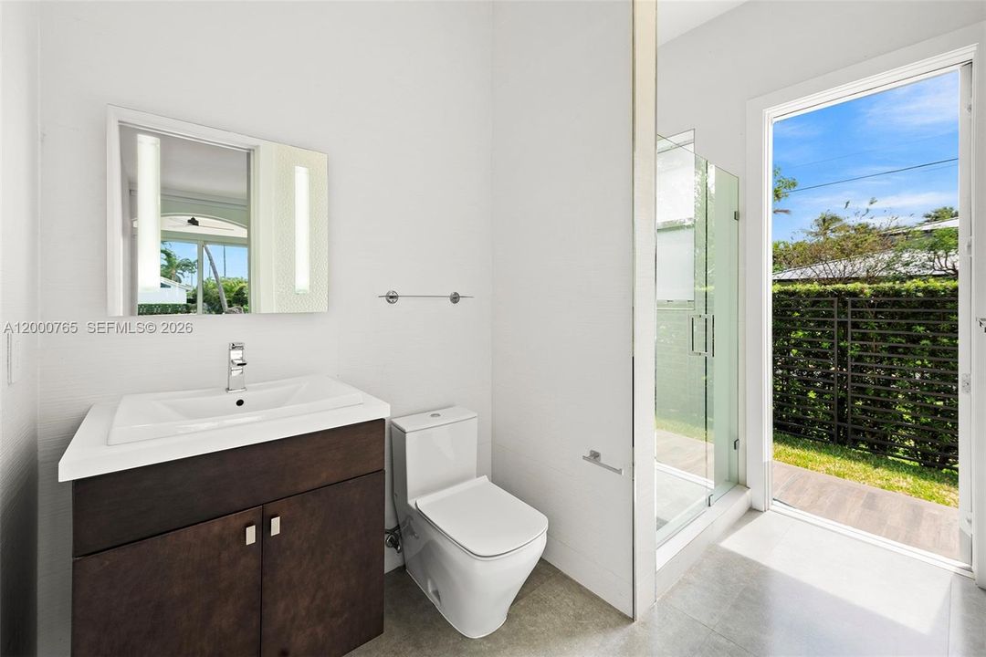 For Rent: $24,995 (7 beds, 5 baths, 5356 Square Feet)