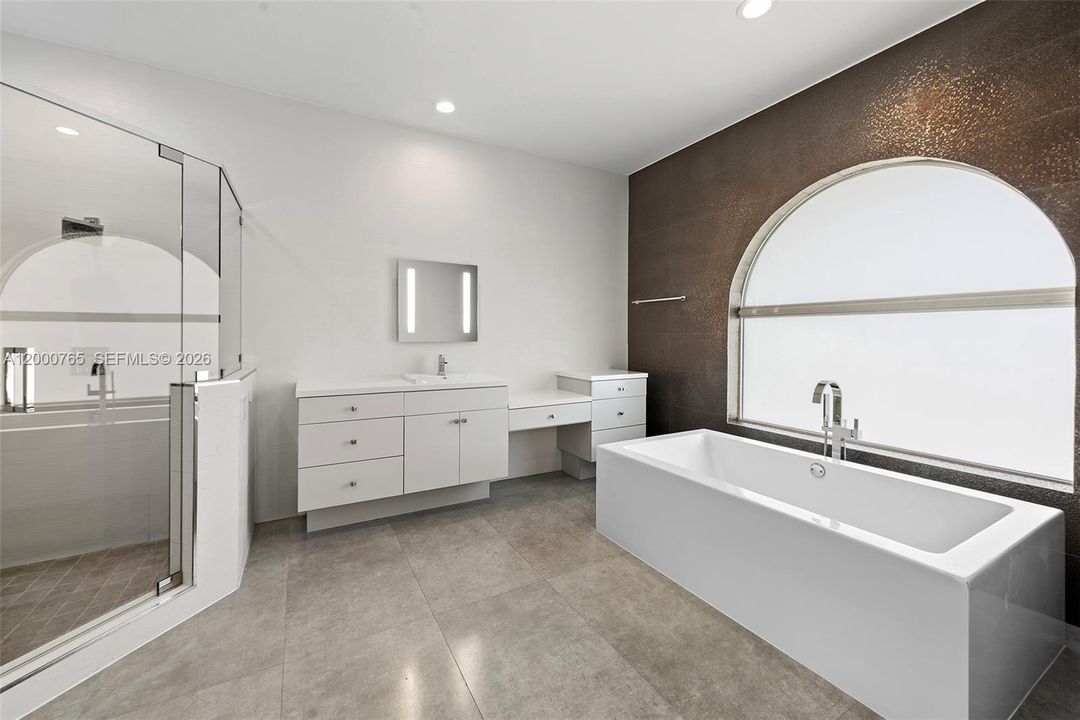 For Rent: $24,995 (7 beds, 5 baths, 5356 Square Feet)