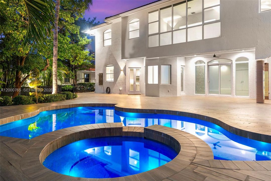For Rent: $24,995 (7 beds, 5 baths, 5356 Square Feet)