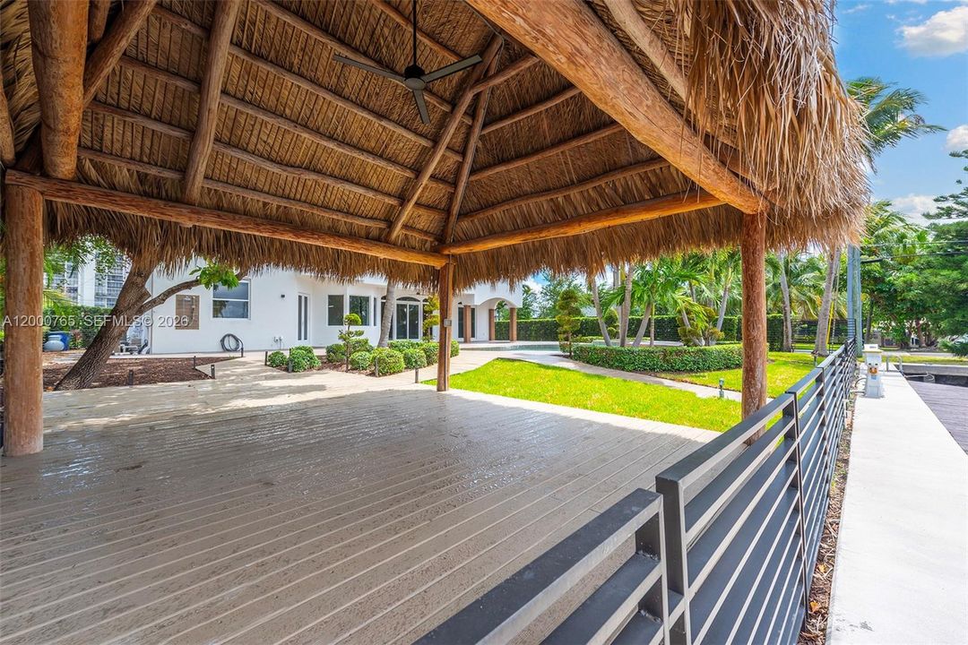 For Rent: $24,995 (7 beds, 5 baths, 5356 Square Feet)