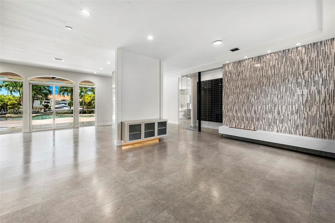 For Rent: $24,995 (7 beds, 5 baths, 5356 Square Feet)