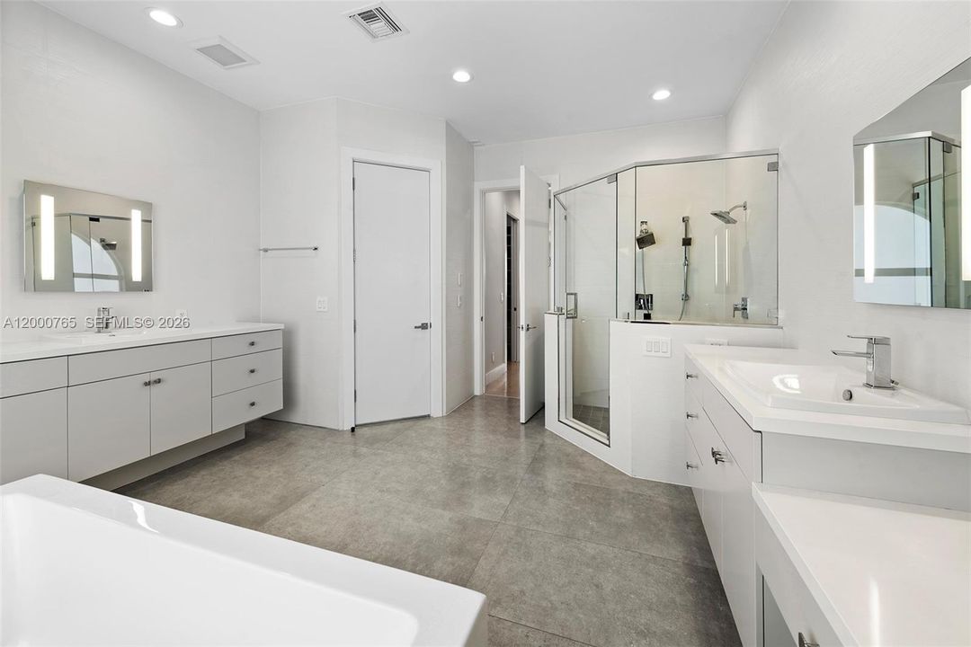 For Rent: $24,995 (7 beds, 5 baths, 5356 Square Feet)