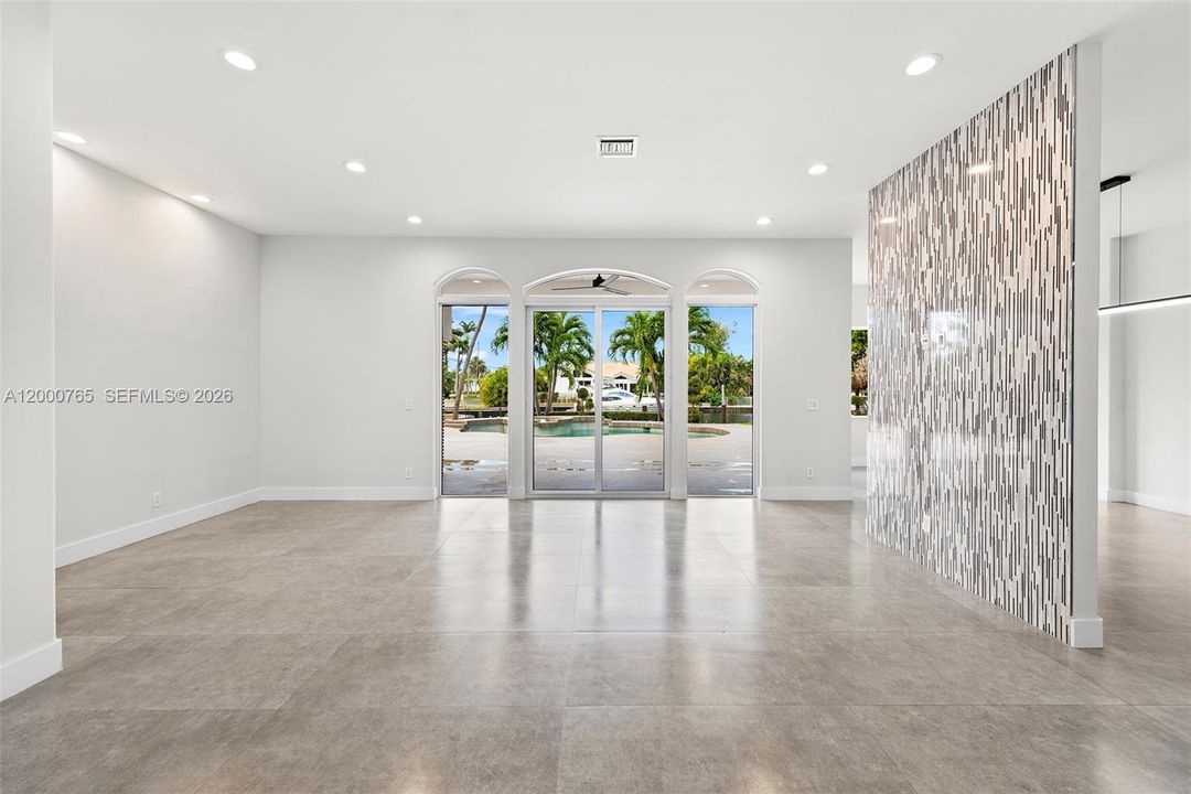 For Rent: $24,995 (7 beds, 5 baths, 5356 Square Feet)