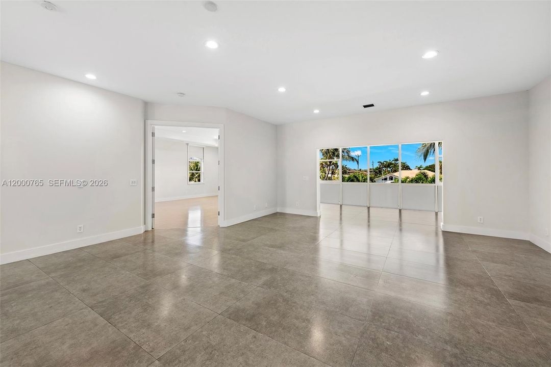 For Rent: $24,995 (7 beds, 5 baths, 5356 Square Feet)