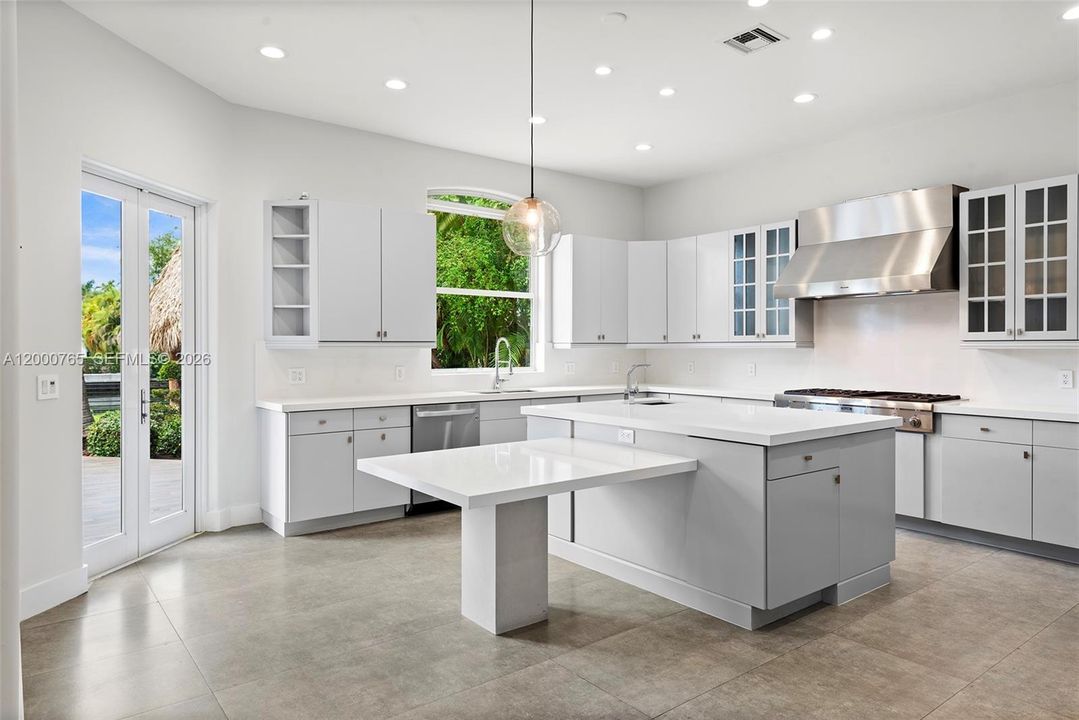 For Rent: $24,995 (7 beds, 5 baths, 5356 Square Feet)