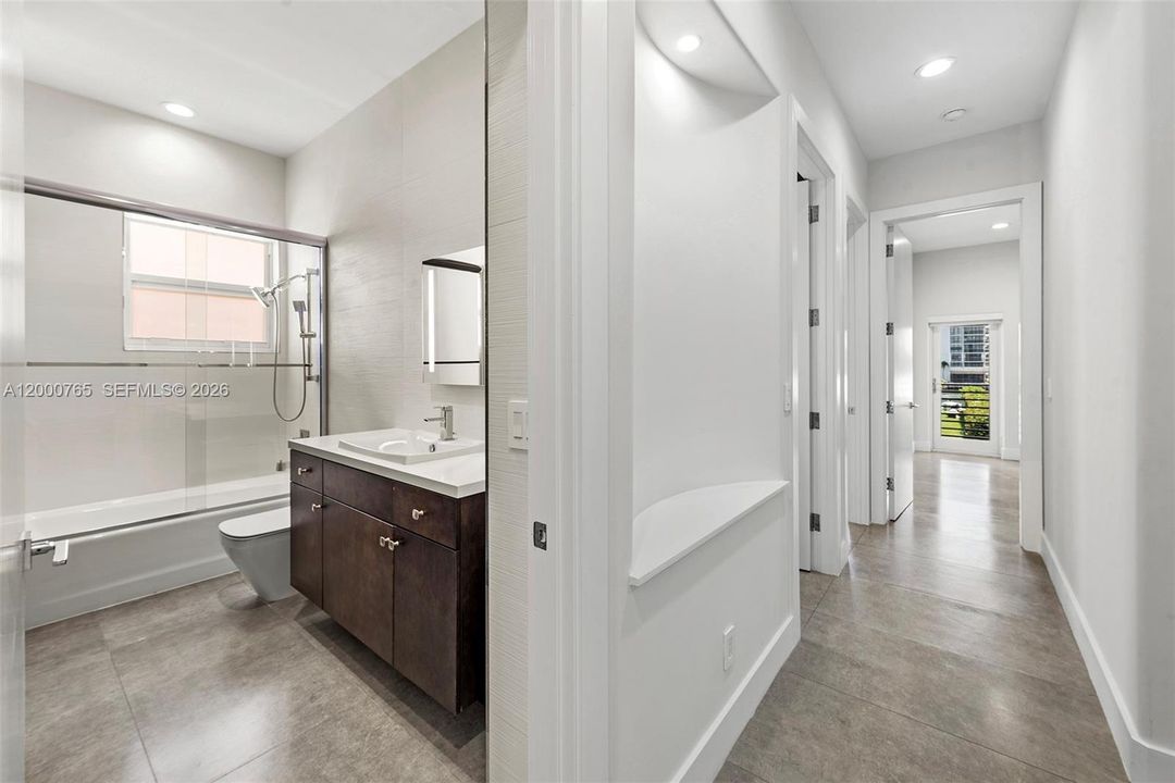 For Rent: $24,995 (7 beds, 5 baths, 5356 Square Feet)
