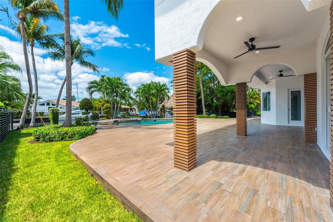 For Rent: $24,995 (7 beds, 5 baths, 5356 Square Feet)