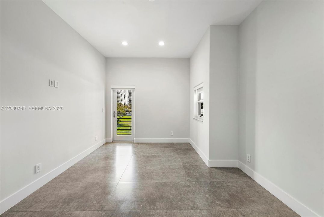 For Rent: $24,995 (7 beds, 5 baths, 5356 Square Feet)