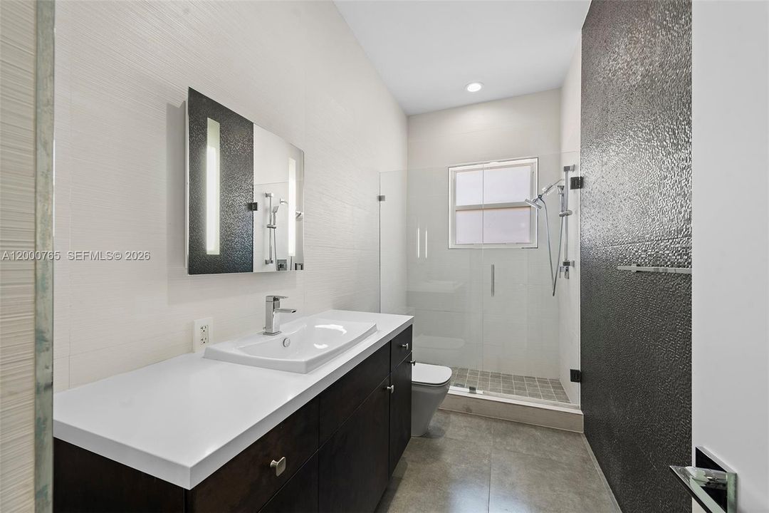 For Rent: $24,995 (7 beds, 5 baths, 5356 Square Feet)