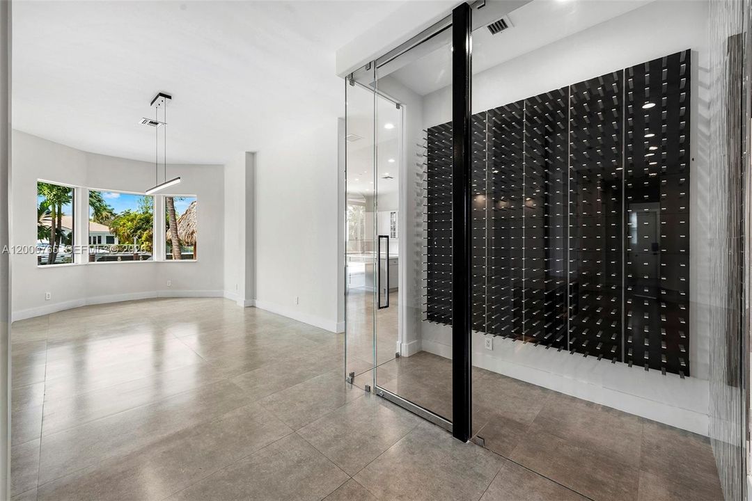For Rent: $24,995 (7 beds, 5 baths, 5356 Square Feet)