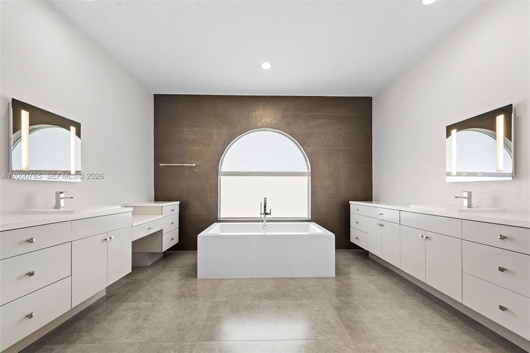 For Rent: $24,995 (7 beds, 5 baths, 5356 Square Feet)