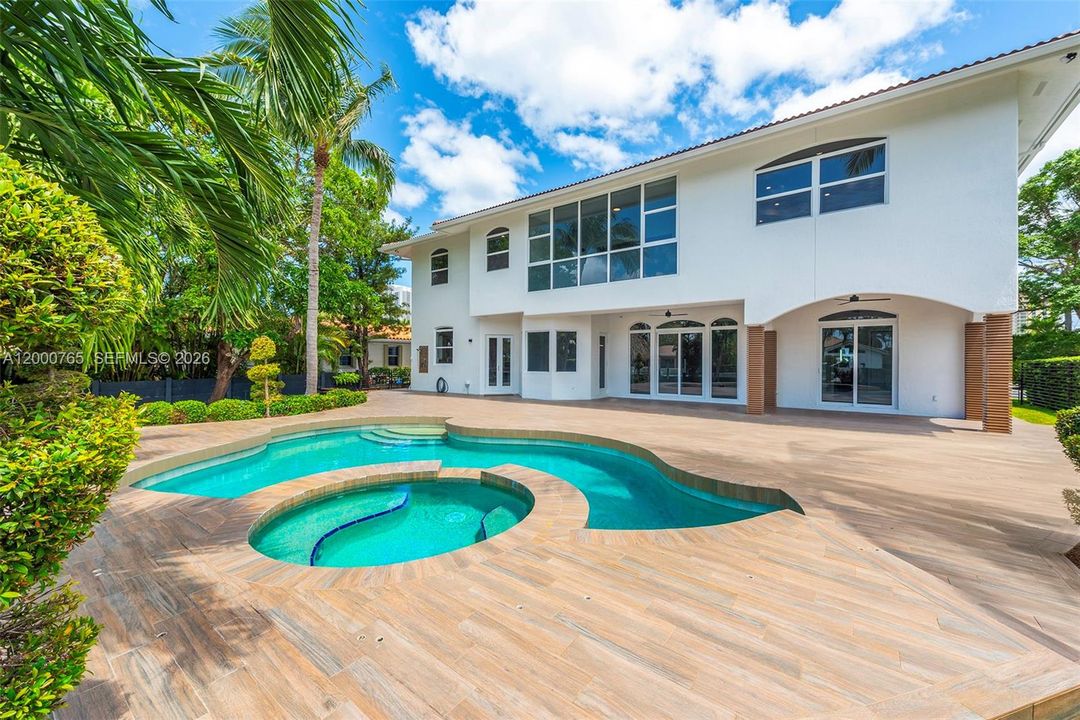 For Rent: $24,995 (7 beds, 5 baths, 5356 Square Feet)