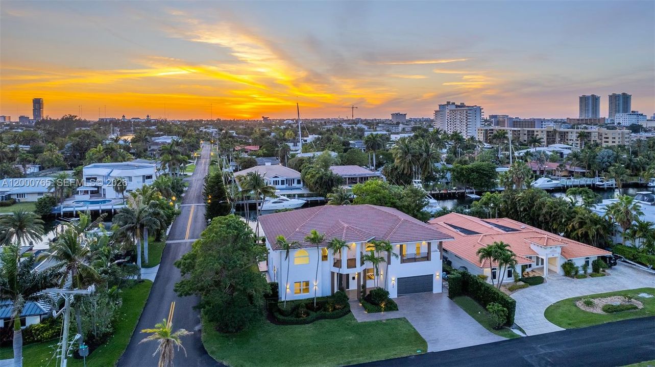 For Rent: $24,995 (7 beds, 5 baths, 5356 Square Feet)