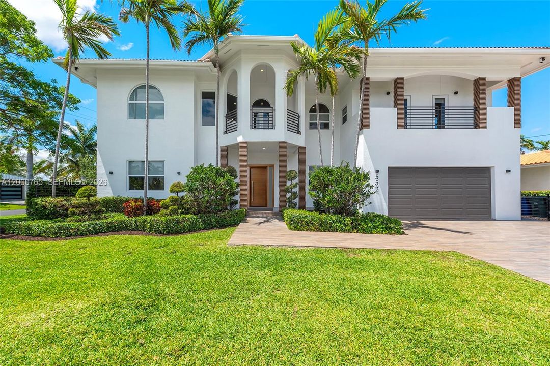 For Rent: $24,995 (7 beds, 5 baths, 5356 Square Feet)