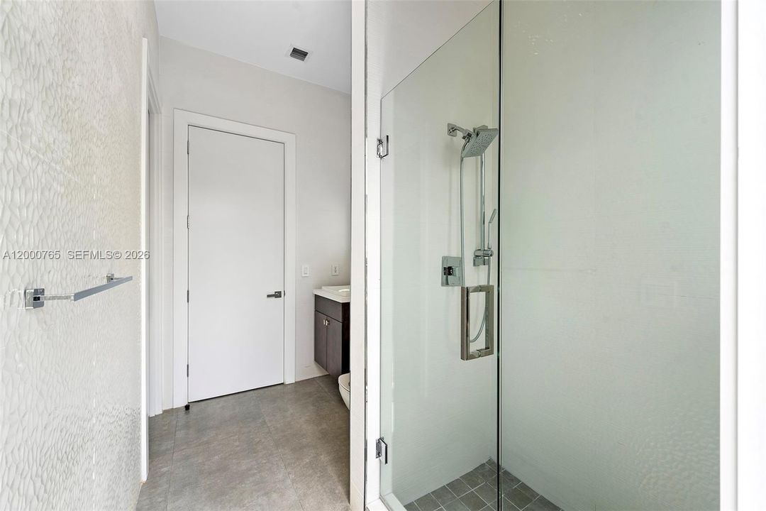 For Rent: $24,995 (7 beds, 5 baths, 5356 Square Feet)