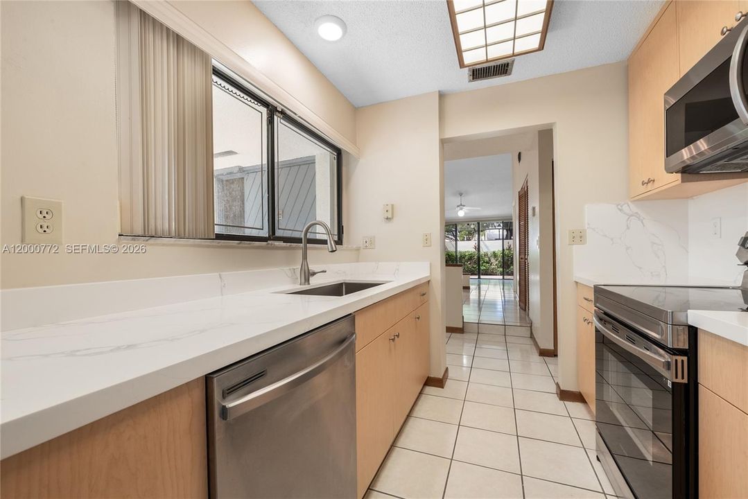 En Venta: $420,000 (2 camas, 2 baños, 1308 Pies cuadrados)