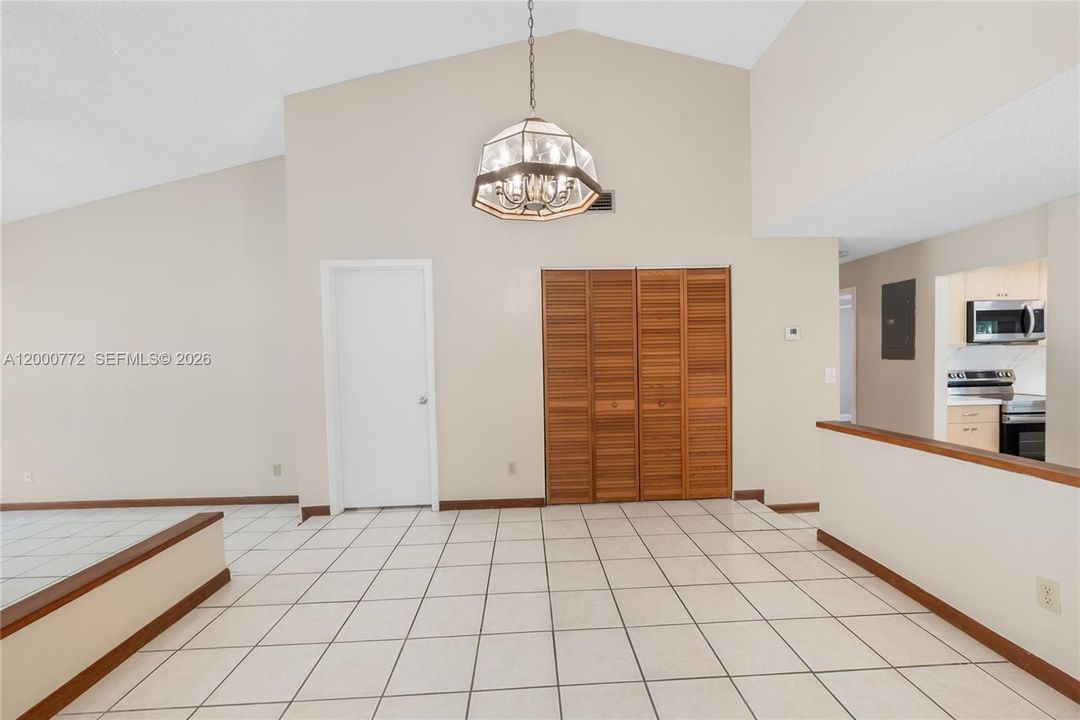 En Venta: $420,000 (2 camas, 2 baños, 1308 Pies cuadrados)