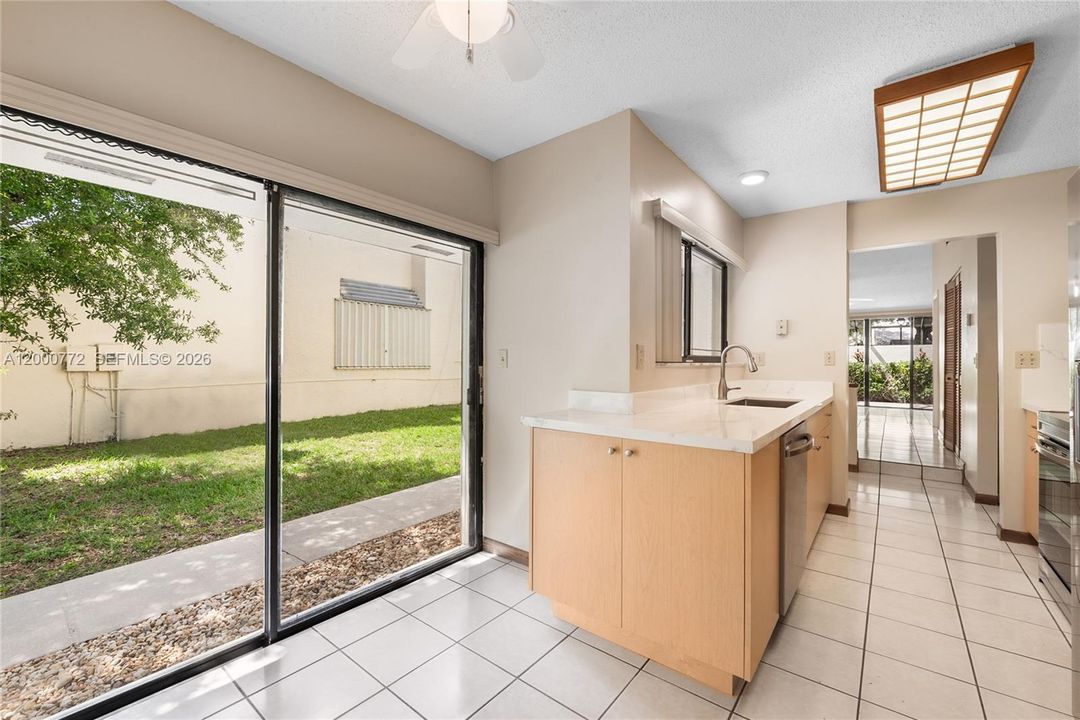 En Venta: $420,000 (2 camas, 2 baños, 1308 Pies cuadrados)