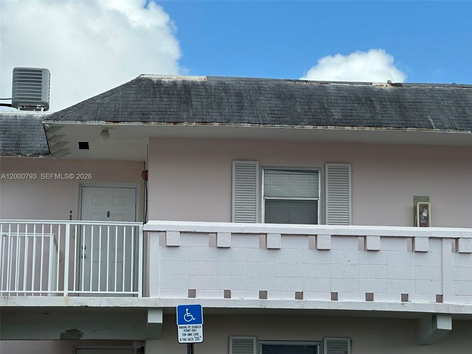 For Sale: $195,000 (1 beds, 1 baths, 700 Square Feet)