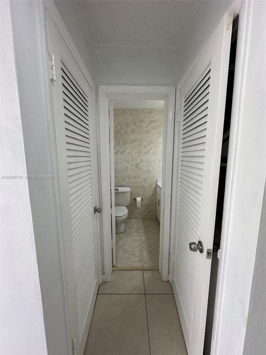 For Sale: $195,000 (1 beds, 1 baths, 700 Square Feet)