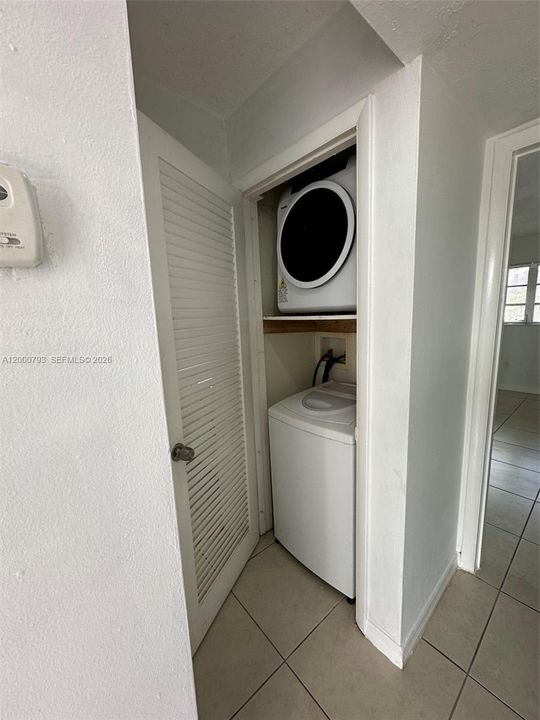 For Sale: $195,000 (1 beds, 1 baths, 700 Square Feet)