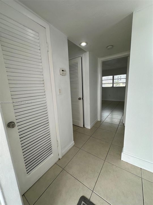 For Sale: $195,000 (1 beds, 1 baths, 700 Square Feet)