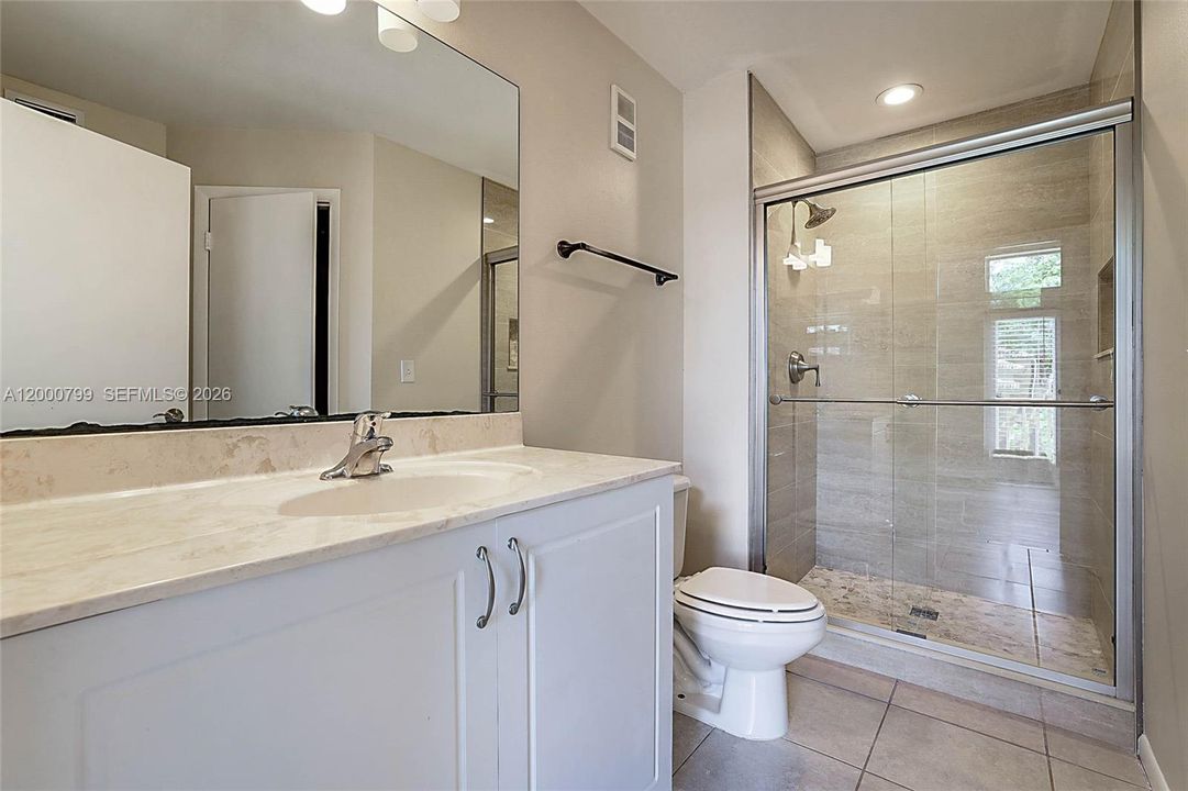 На продажу: $212,000 (2 спален, 2 ванн, 1101 Квадратных фут)