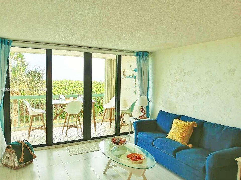 В аренду: $1,950 (1 спален, 2 ванн, 899 Квадратных фут)
