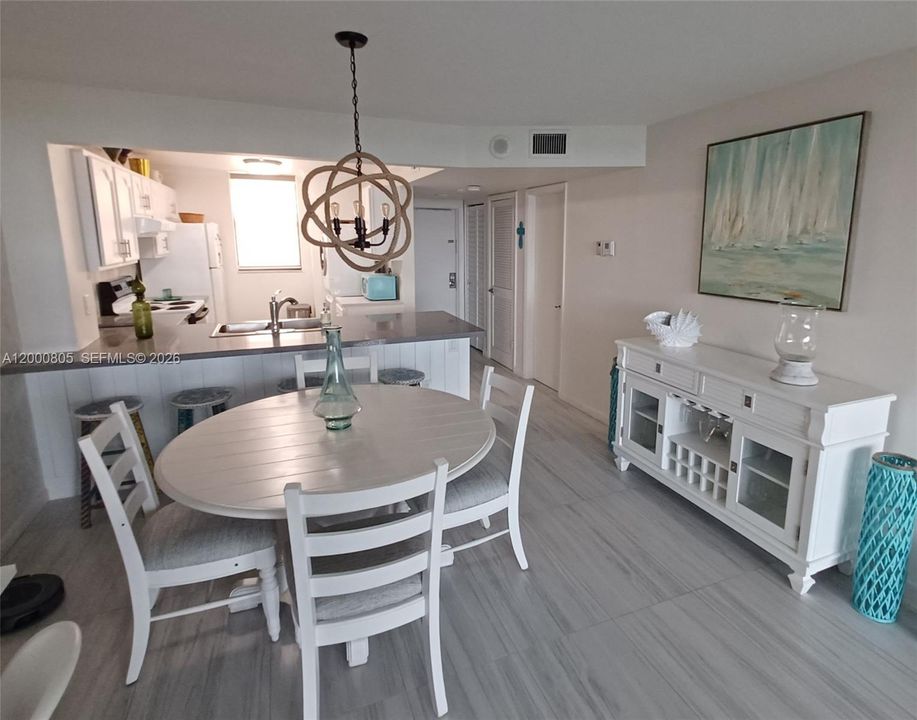 В аренду: $1,950 (1 спален, 2 ванн, 899 Квадратных фут)