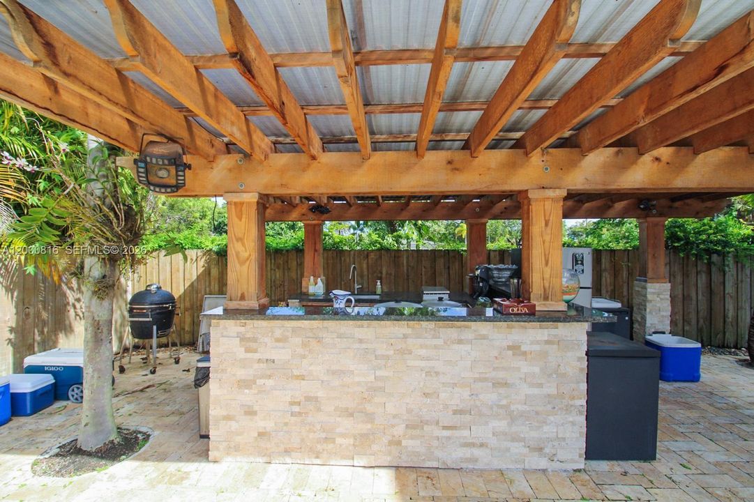 For Sale: $1,750,000 (6 beds, 5 baths, 2851 Square Feet)