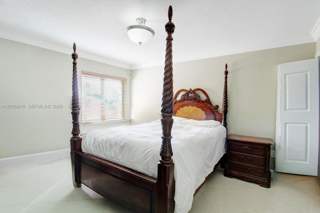 For Sale: $1,750,000 (6 beds, 5 baths, 2851 Square Feet)