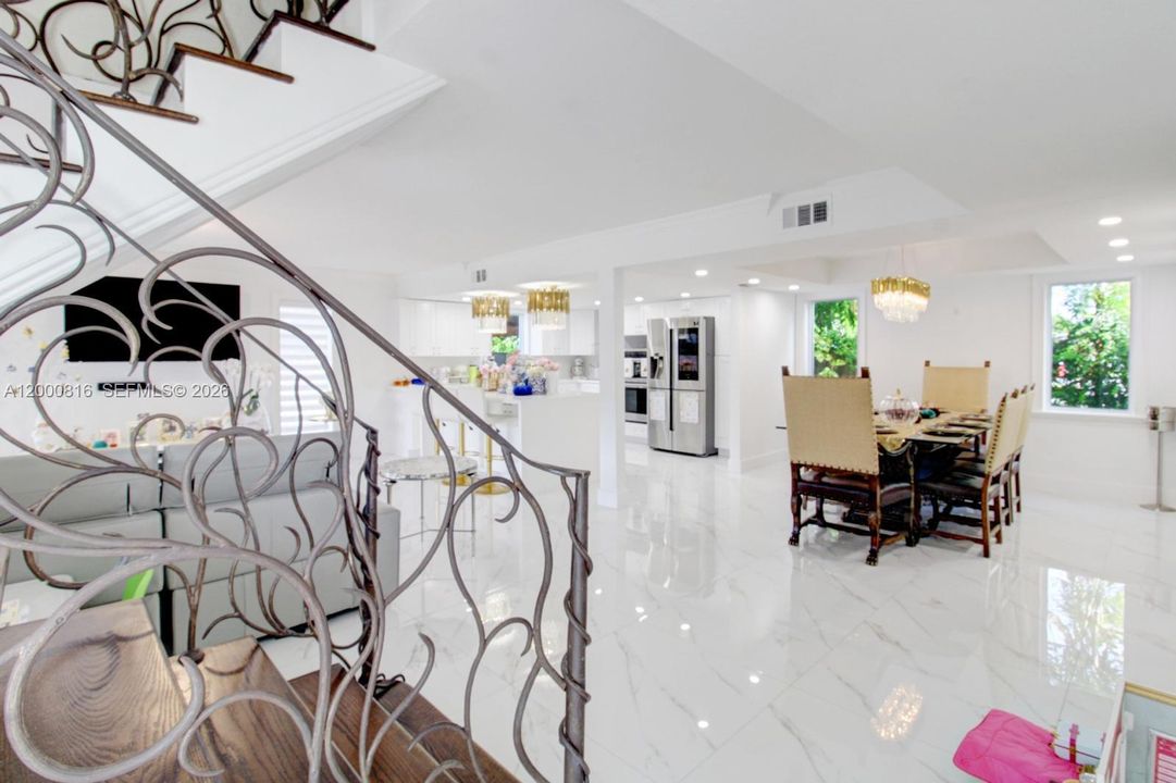 For Sale: $1,750,000 (6 beds, 5 baths, 2851 Square Feet)