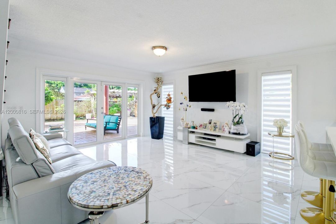 For Sale: $1,750,000 (6 beds, 5 baths, 2851 Square Feet)