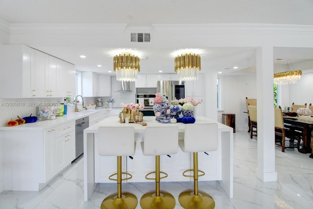 For Sale: $1,750,000 (6 beds, 5 baths, 2851 Square Feet)