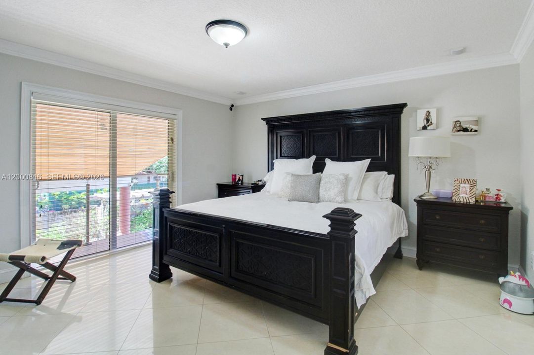 For Sale: $1,750,000 (6 beds, 5 baths, 2851 Square Feet)