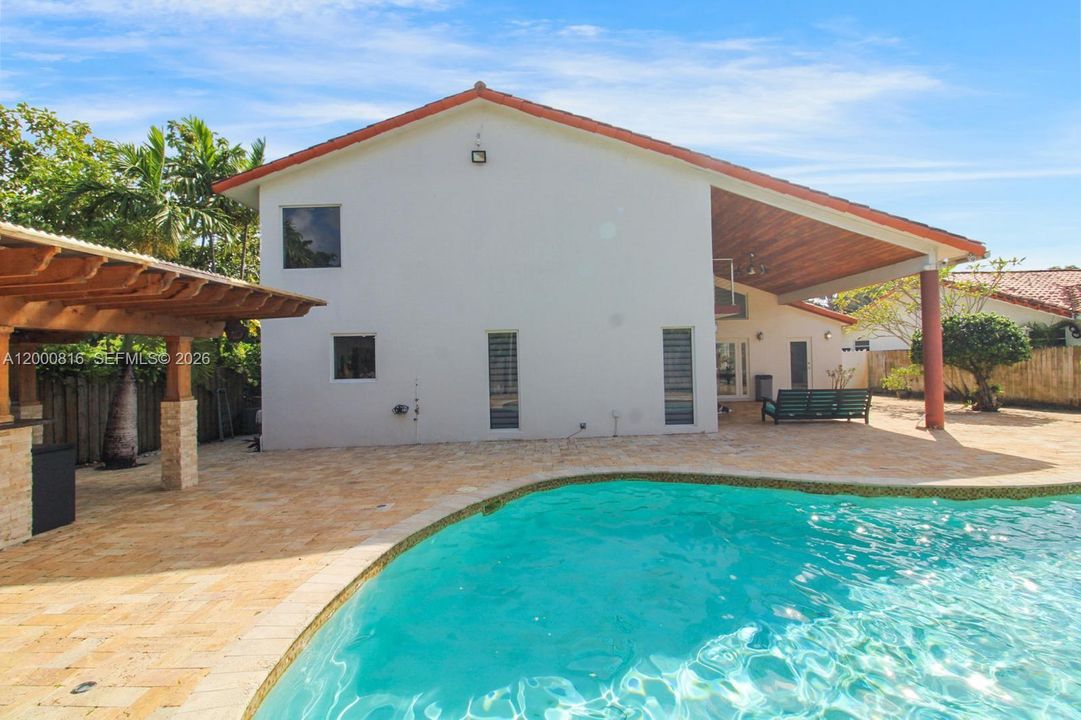 For Sale: $1,750,000 (6 beds, 5 baths, 2851 Square Feet)