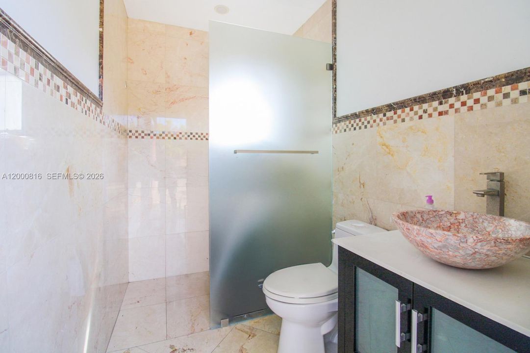 For Sale: $1,750,000 (6 beds, 5 baths, 2851 Square Feet)