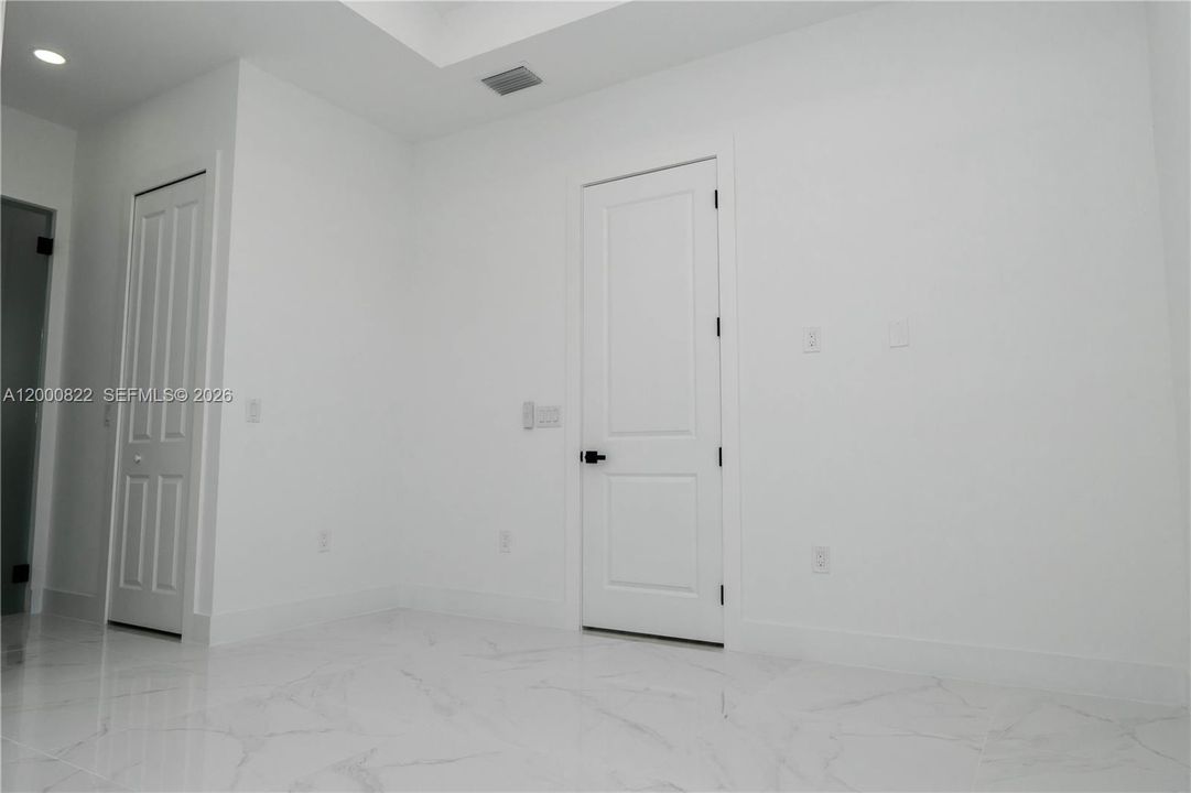 Active With Contract: $349,900 (3 beds, 2 baths, 1554 Square Feet)