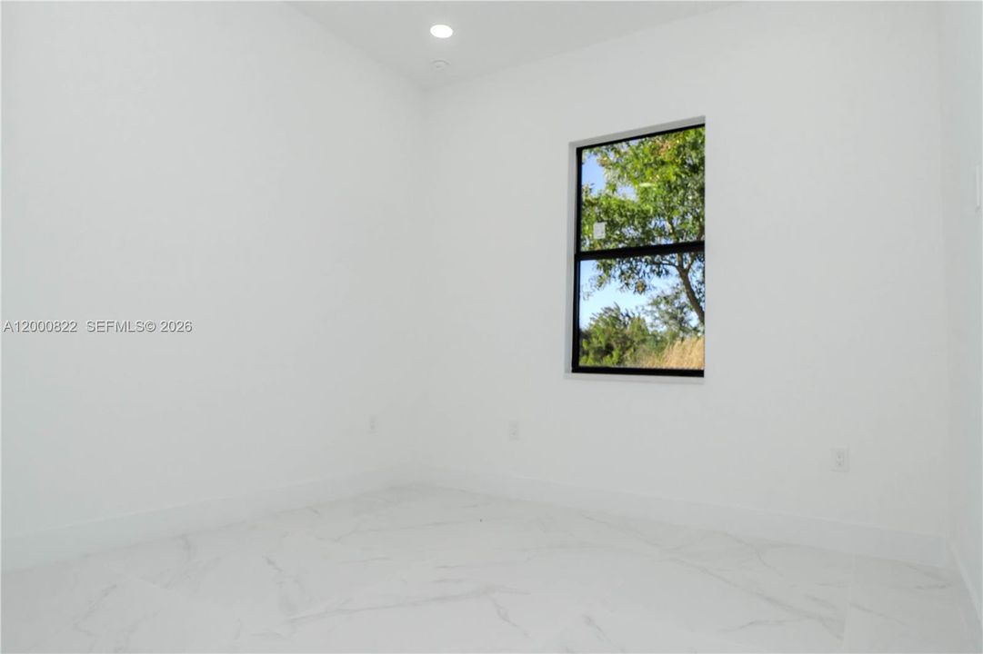 Active With Contract: $349,900 (3 beds, 2 baths, 1554 Square Feet)